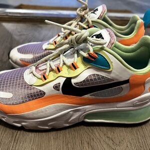 Womans air max 270 react sz 7.5